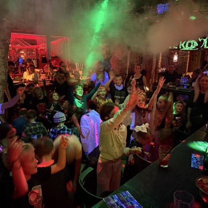 DĚTSKÁ HALLOWEENSKÁ PAŘBA