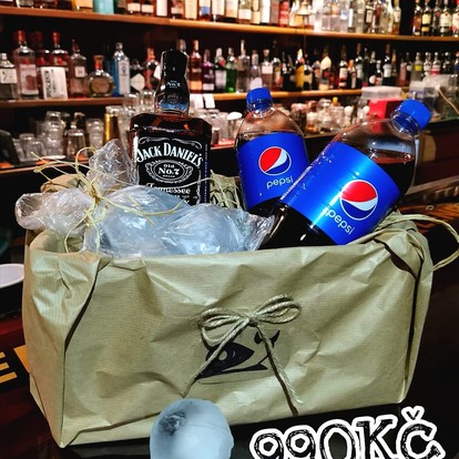 1L JACK DANIEL'S, 2x 1L Pepsi, ice balls